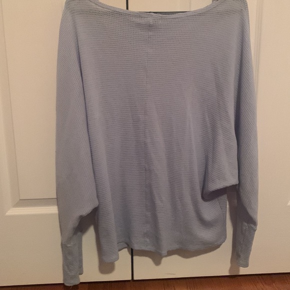 XS/S oversized blue shirt. Thin, long sleeves. - Picture 2 of 3